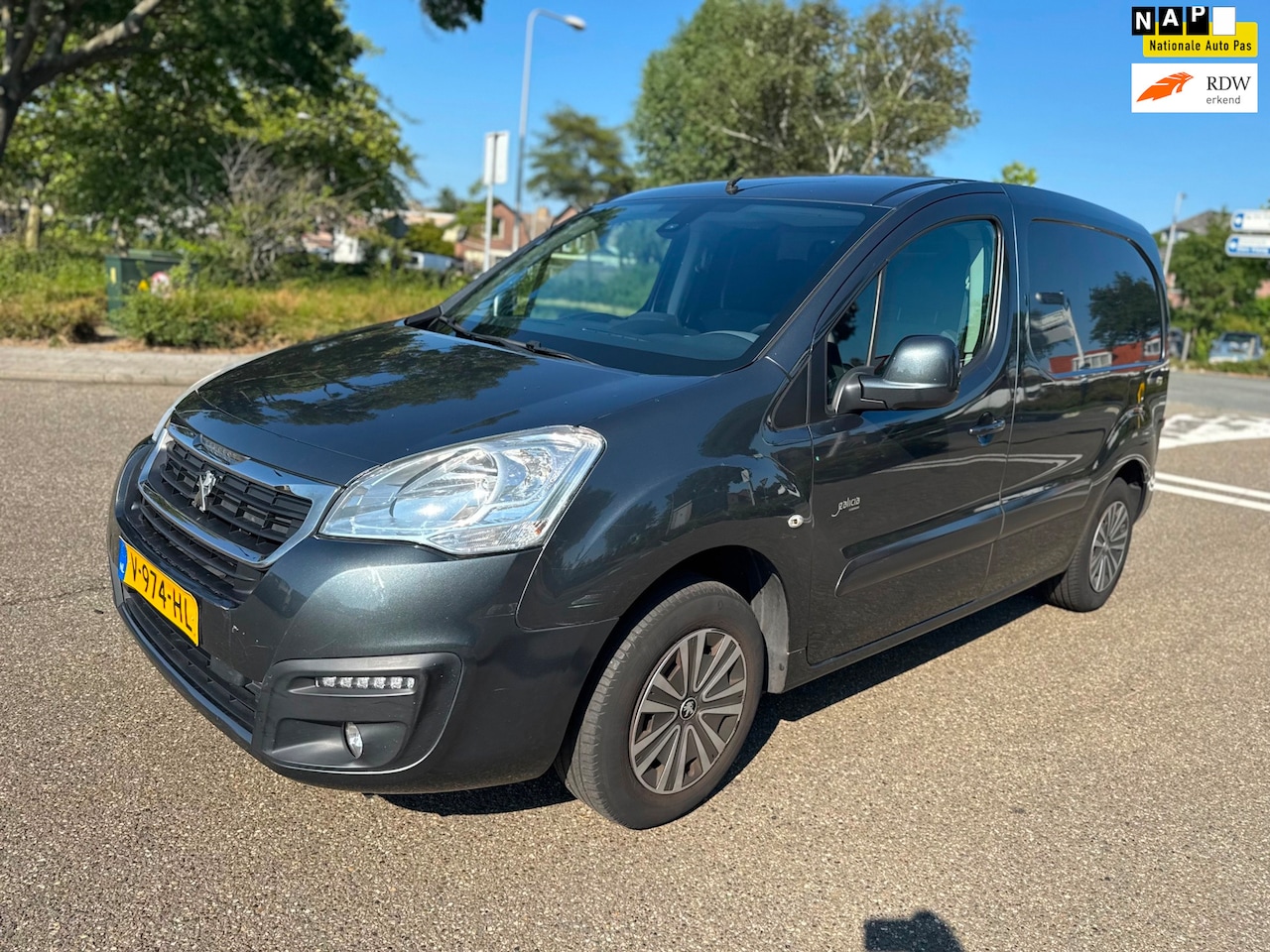 Peugeot Partner - 120 1.6 BlueHDi 75 L1 Premium Pack / carplay / airco / cruise.control / elek.pakket / pdc - AutoWereld.nl