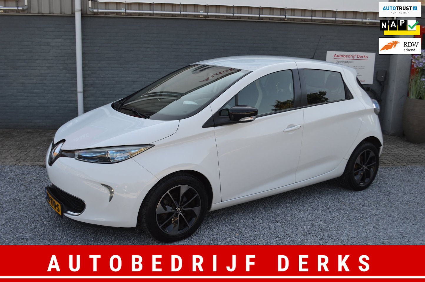 Renault Zoe - R240 Intens 22 kWh Aut Airco Navi Nieuwstaat Bj 2016 SOH 93% - AutoWereld.nl