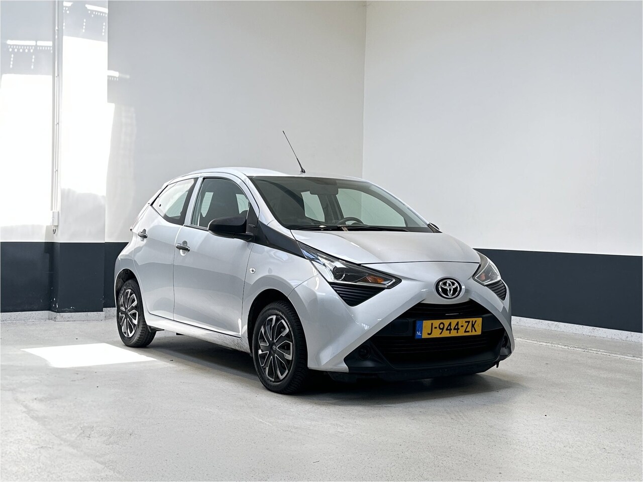 Toyota Aygo - 1.0 VVT-i x-fun| NL| 2 Eig | Airco| C.V | Bluetooth | - AutoWereld.nl