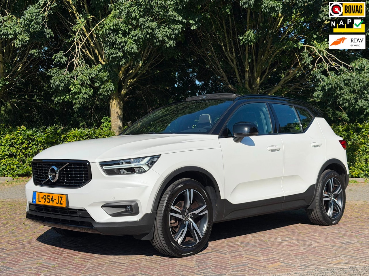 Volvo XC40 - 1.5 T3 R-Design 1.5 T3 R-Design, Pano, Harman Kardon, 360 Camera, BLISS - AutoWereld.nl