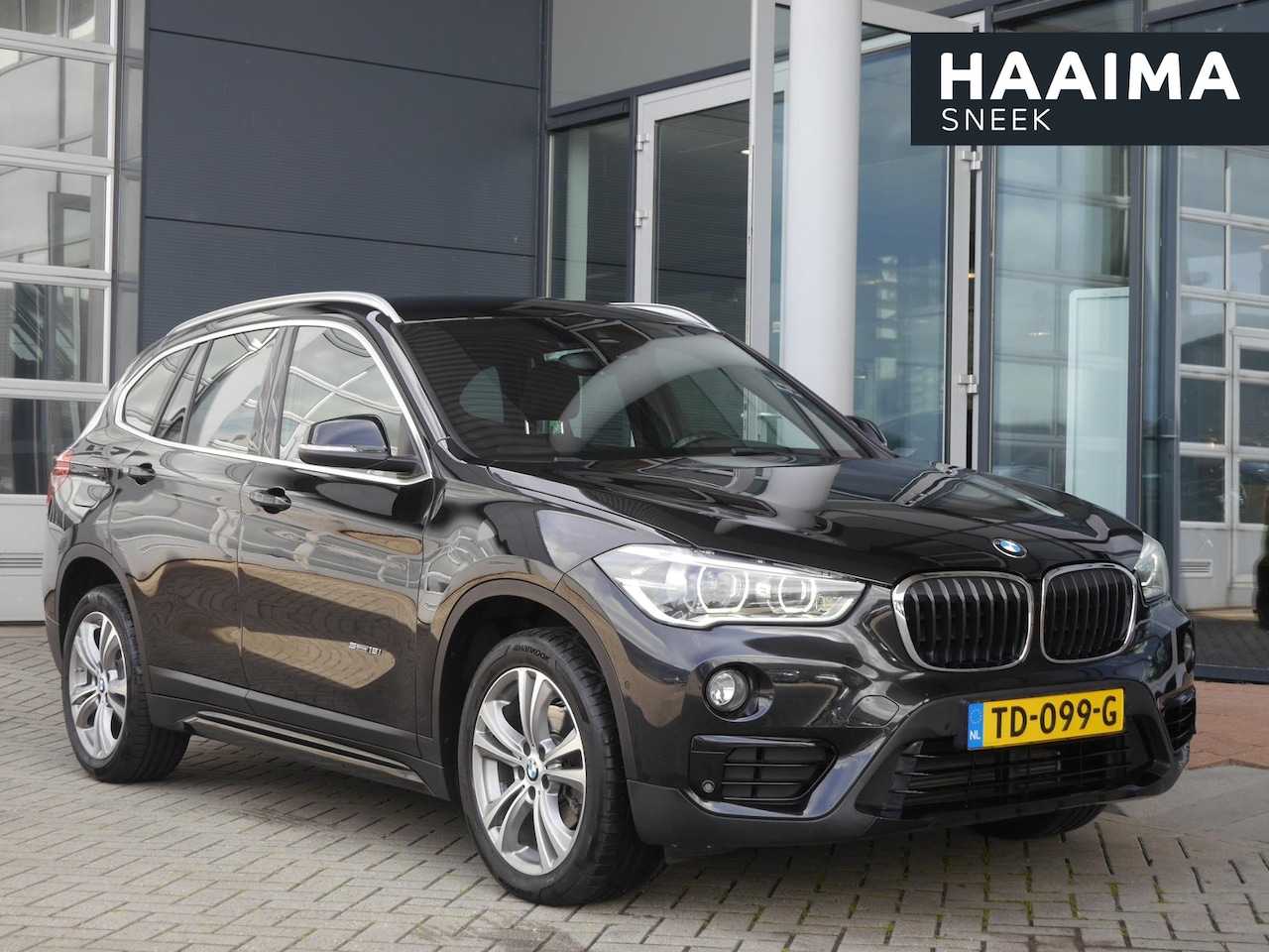 BMW X1 - sDrive18i Executive | Automaat | Trekhaak | Camera | Lederen bekleding | Parkeersensoren | - AutoWereld.nl