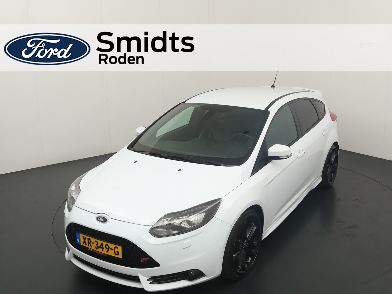 Ford Focus - 2.0 250PK EcoBoost ST-3 | Recaro | Xenon | Camera | Sony | Uitlaat Kleppen systeem | 19-in - AutoWereld.nl
