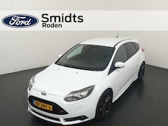 Ford Focus - 2.0 250PK EcoBoost ST-3 | Recaro | Xenon | Camera | Sony | Uitlaat Kleppen systeem | 19-in