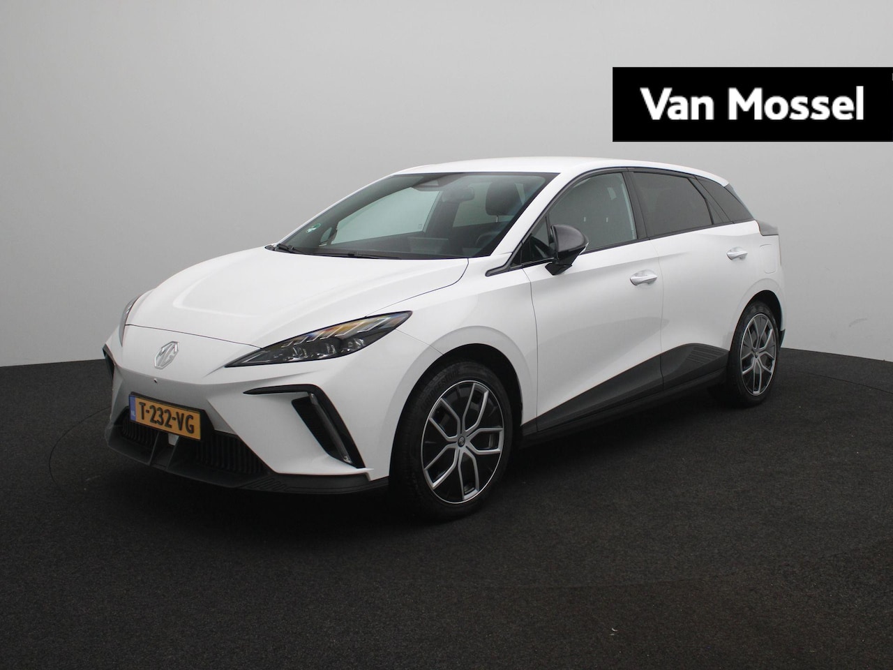 MG MG4 - Luxury 64 kWh | Apple Carplay/Android Auto | Achteruitrijcamera | Cruise Control | Stoelve - AutoWereld.nl