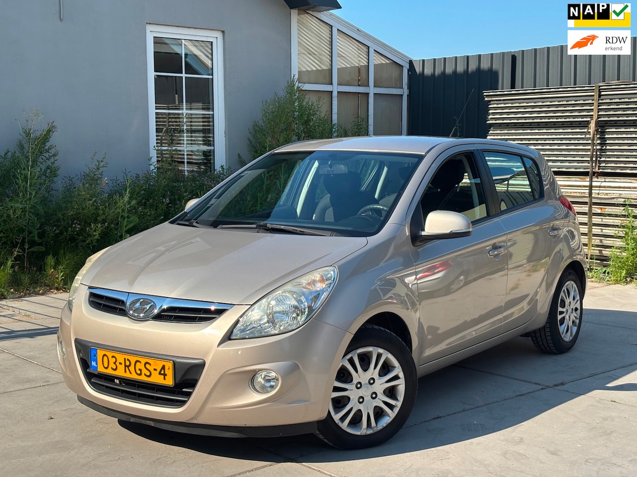 Hyundai i20 - 1.4i i-Motion | Volledig dealer onderhouden | Airco | El. Ramen | Trekhaak | NAP | Ruime A - AutoWereld.nl