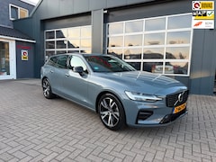 Volvo V60 - 2.0 B4 Plus Dark / Sportleder / Trekhaak / Nieuwstaat