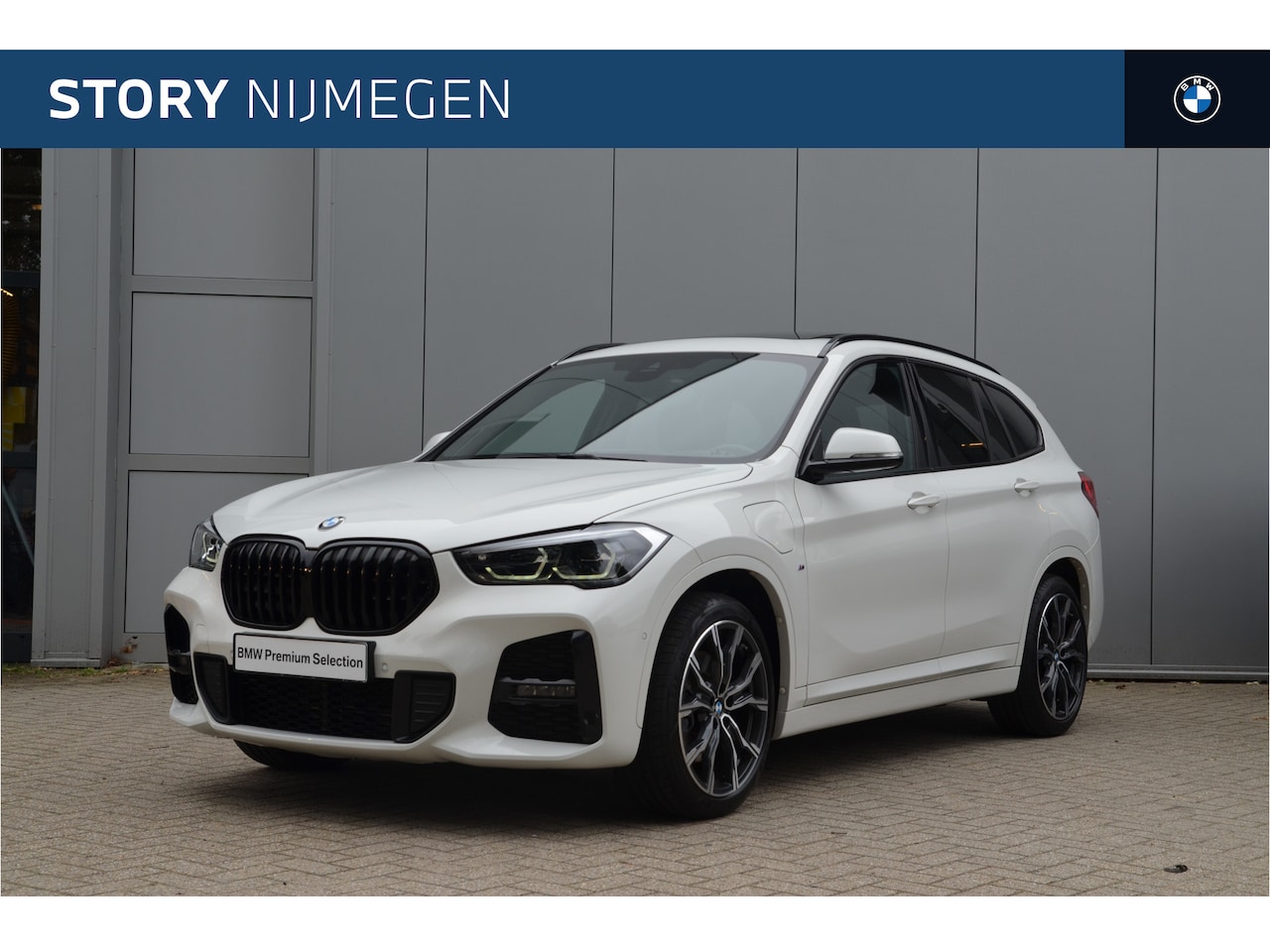 BMW X1 - xDrive25e M Sport Automaat / Panoramadak / Sportstoelen / Comfort Access / Achteruitrijcam - AutoWereld.nl