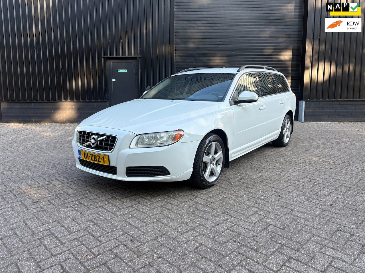 Volvo V70 - 2.4 D5 Momentum| EXPORT EX BPM - AutoWereld.nl