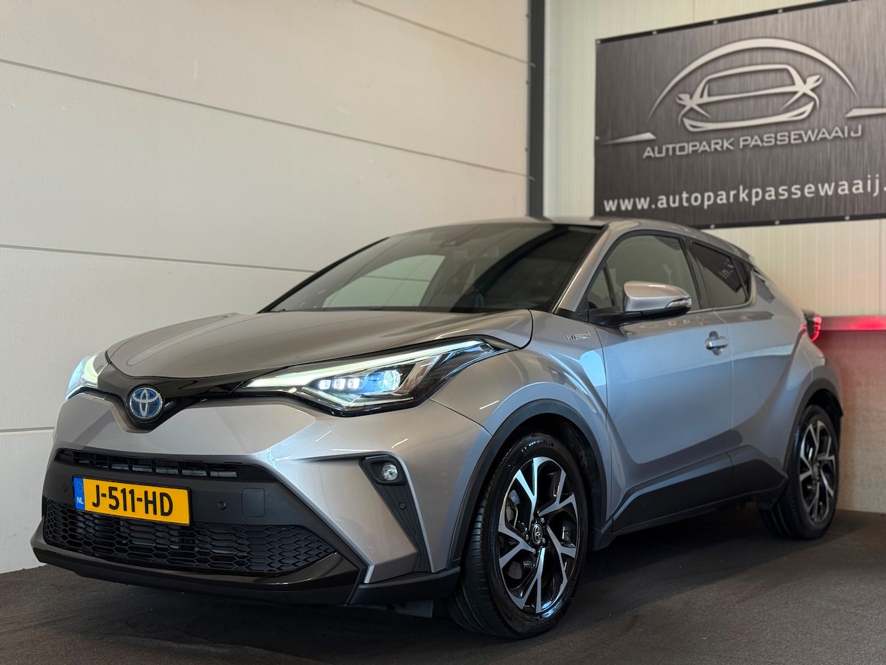Toyota C-HR - 1.8 Hybrid First Edition ACC, Achteruitrijcamera, JBL, NAP, LED, Trekhaak, Lane-Assist, Ke - AutoWereld.nl