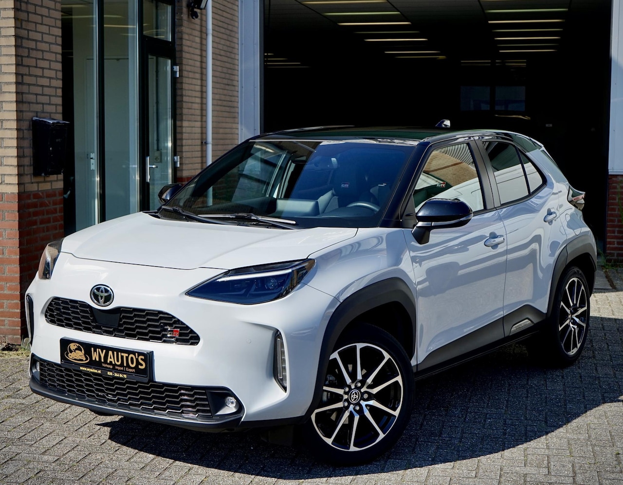 Toyota Yaris Cross - 1.5 Hybrid GR Sport Panorama|Trekhaak|Fietsenrek|Elektr.Achterklep|HUD|BiTone - AutoWereld.nl