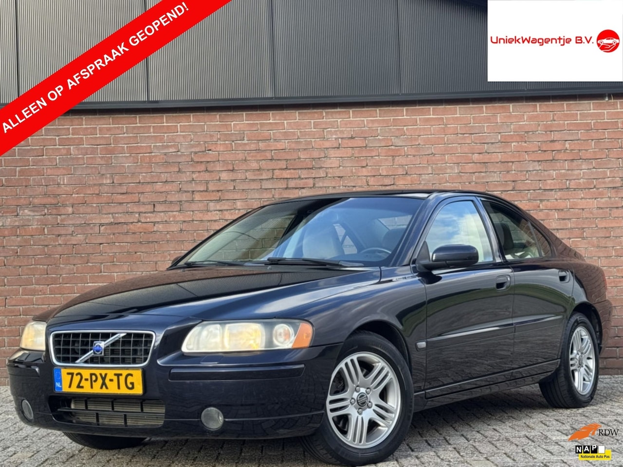 Volvo S60 - 2.5T MOMENTUM | NL-AUTO! | CRUISE! | TREKHAAK! - AutoWereld.nl