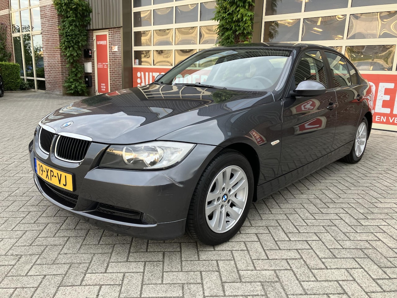 BMW 3-serie - 320d Business Line | 1e Eigenaar | Dealeronderhouden | PDC | Trekhaak | Nieuwe APK | - AutoWereld.nl