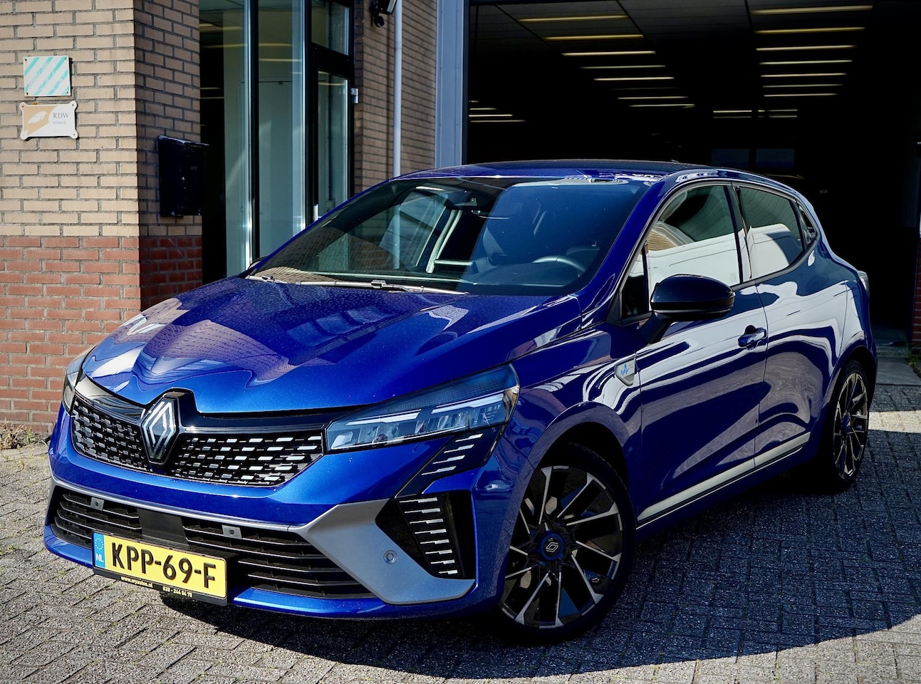 Renault Clio - 1.6 E-Tech Full Hybrid 145 esprit Alpine Blue Iron|Trekhaak|Navi|360°Camera|Carplay|Dodeho - AutoWereld.nl