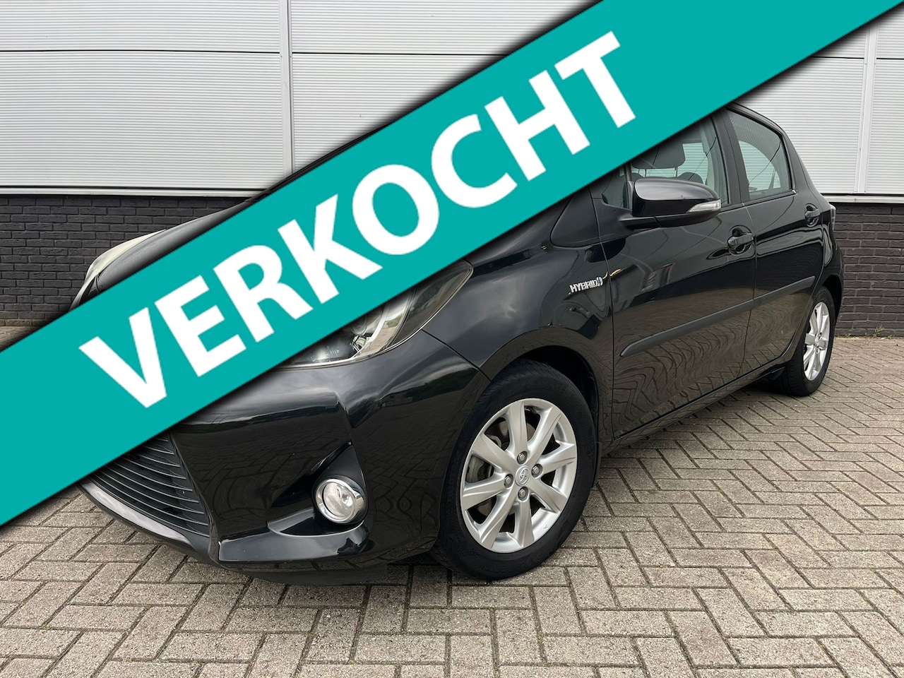Toyota Yaris - 1.5 Full Hybrid Automaat 5drs - clima - bluetooth - cruise control - Lm velgen - LED - iso - AutoWereld.nl