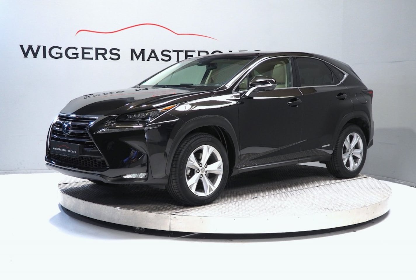 Lexus NX - President 197 PK, Mark Levinson, Panodak, Head-up, NL auto, Dealeronderhouden - AutoWereld.nl