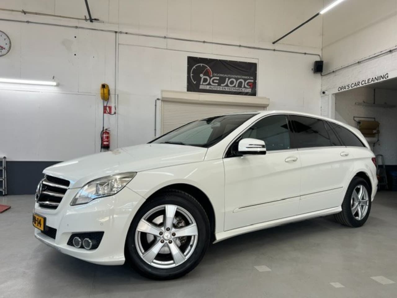 Mercedes-Benz R-klasse - 300 LANG 7Pers. V6, Klimaatreg., Cuise Ctrl, Parkeersensoren, Trekhaak - AutoWereld.nl