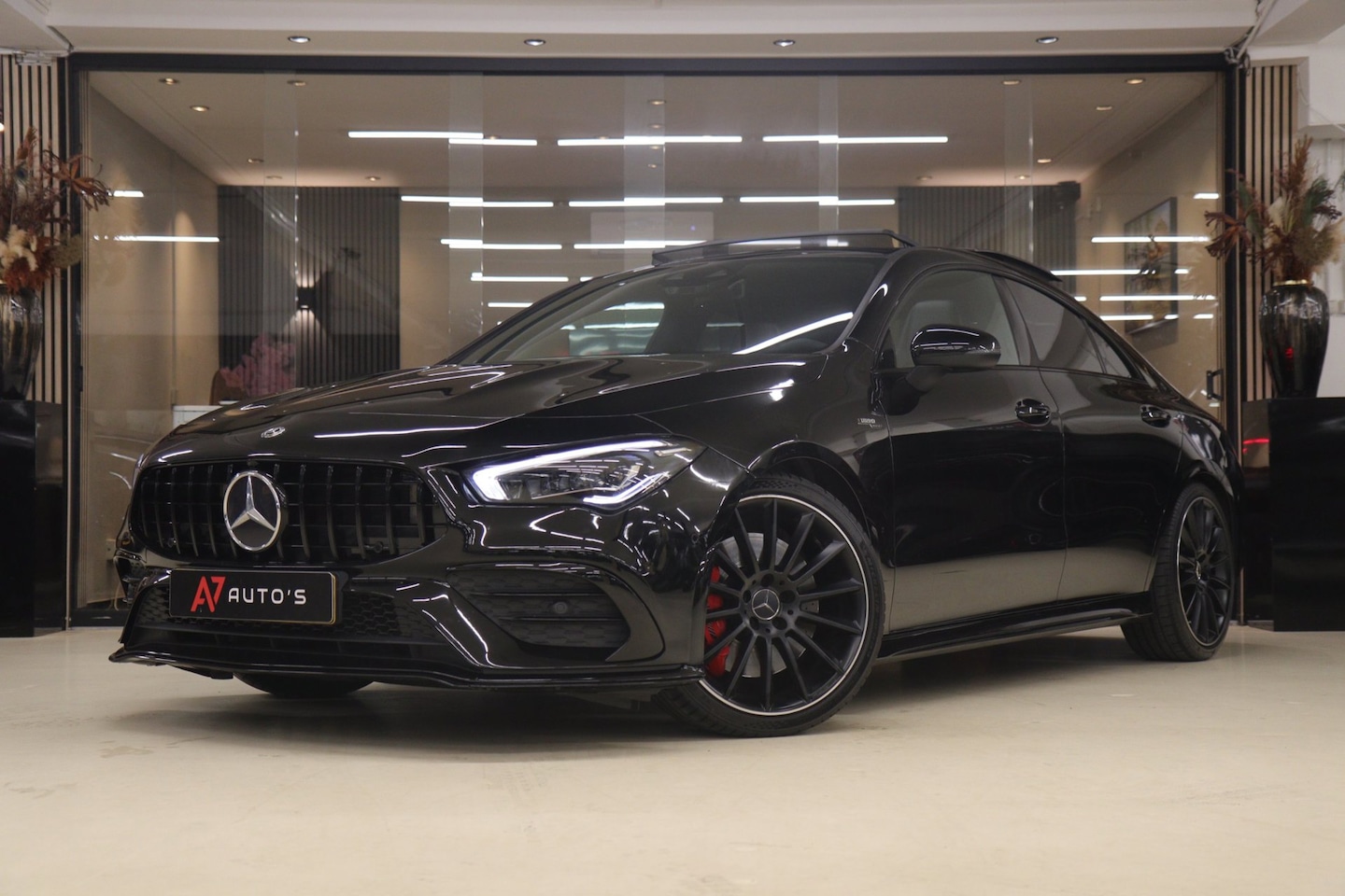 Mercedes-Benz CLA-Klasse - AMG 35 4MATIC PANO/CARPLAY/BUR/SFEER/STOELVER/VOLL - AutoWereld.nl