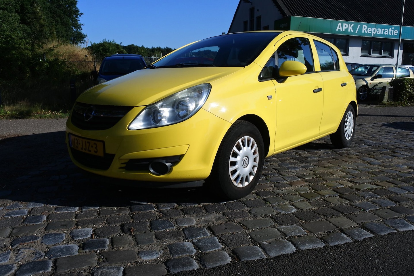 Opel Corsa - 1.2-16V Essentia 5 drs airco apk nw 14-8-2027 - AutoWereld.nl
