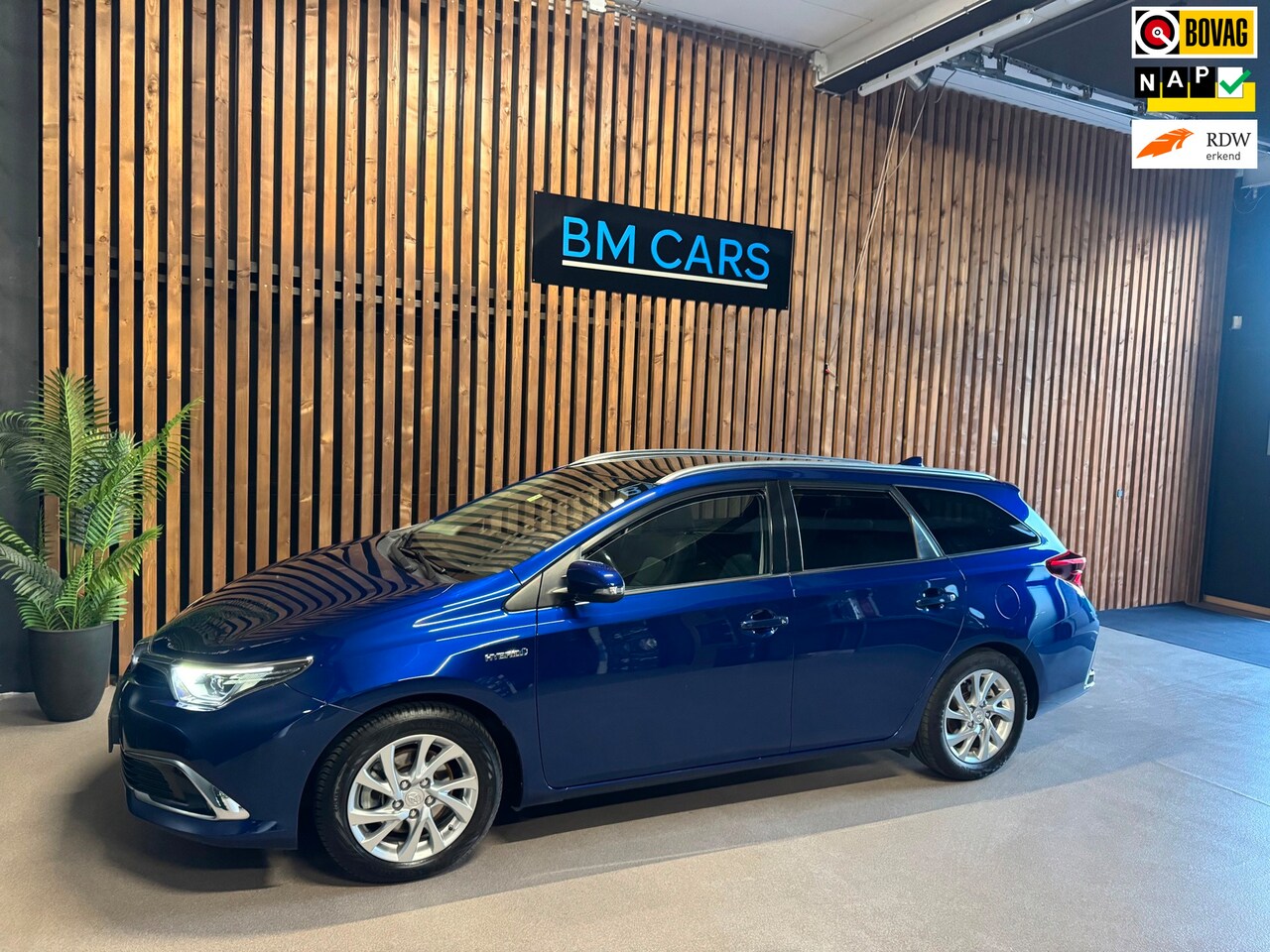 Toyota Auris Touring Sports - 1.8 Hybrid Lease pro Panodak,Camera,Half leer - AutoWereld.nl