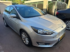 Ford Focus - 1.0 Titanium Navigatie PDC