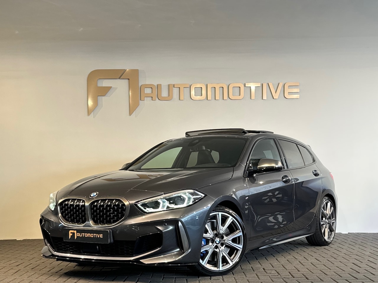 BMW 1-serie - M135i xDrive High Executive Edition Pano|HuD|H/K - AutoWereld.nl