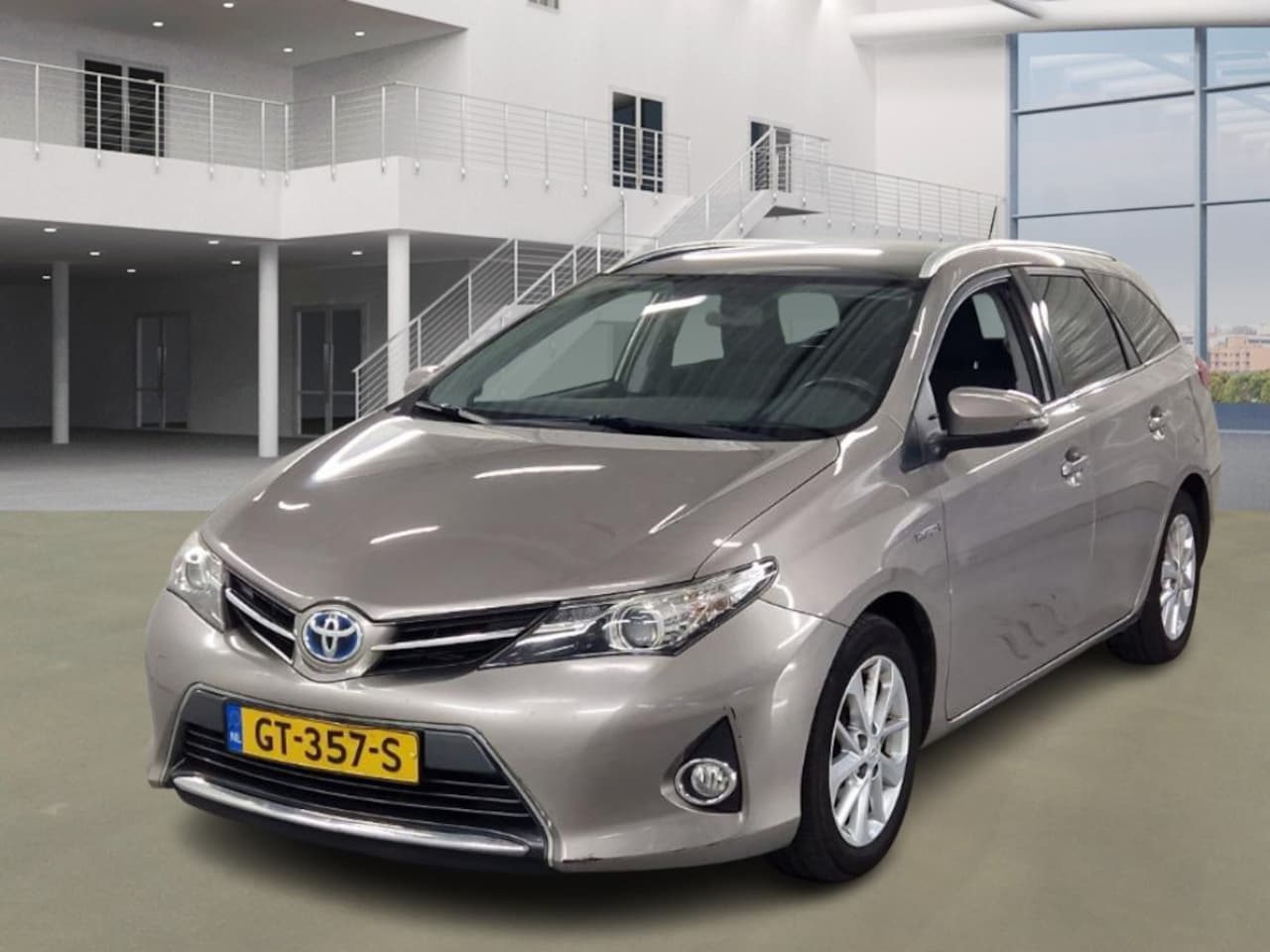 Toyota Auris Touring Sports - 1.8 Hybrid Lease/ PANO/ SCHERM - AutoWereld.nl