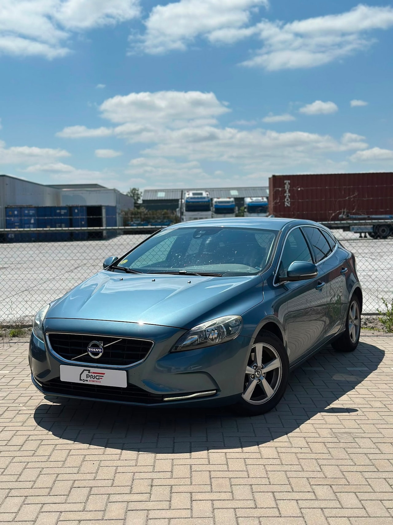 Volvo V40 - 1.6 D2 Momentum AIRCO - NAVI - NWE APK - AutoWereld.nl