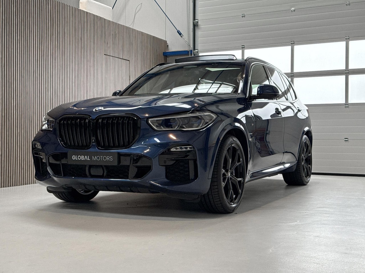BMW X5 - xDrive45e High Executive M SPORT PAKKET - PANORAMADAK - STOELKOELING + VERWARMING - LASER - AutoWereld.nl