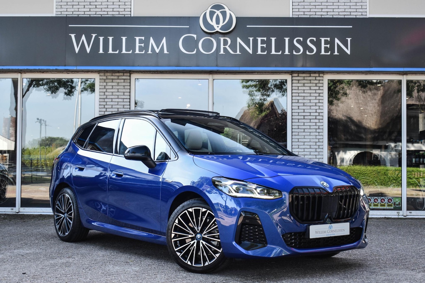 BMW 2-serie Active Tourer - 230e xDrive Pano Trekhaak Head Up Elc Stoelen Came - AutoWereld.nl
