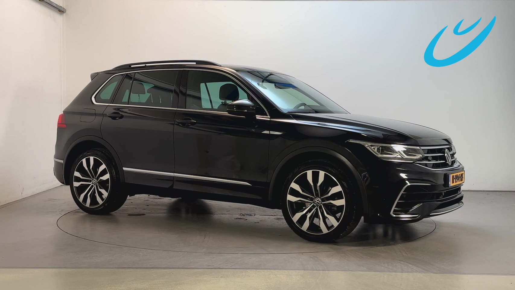 Volkswagen Tiguan - 1.5 TSI R-Line Business+ LED Camera Stoelverwarming Trekhaak Virtual Cockpit - AutoWereld.nl