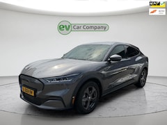 Ford Mustang Mach-E - RWD 75 kWh | SOH 95% | Trekhaak | CarPlay | Stoel- en stuurverwarming | 1e eigenaar | Incl