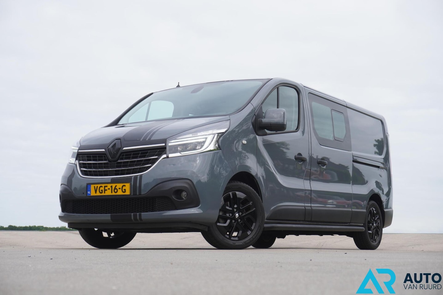 Renault Trafic - bestel 2.0 L2H1 DC * MARGE * 2 schuifdeuren - AutoWereld.nl