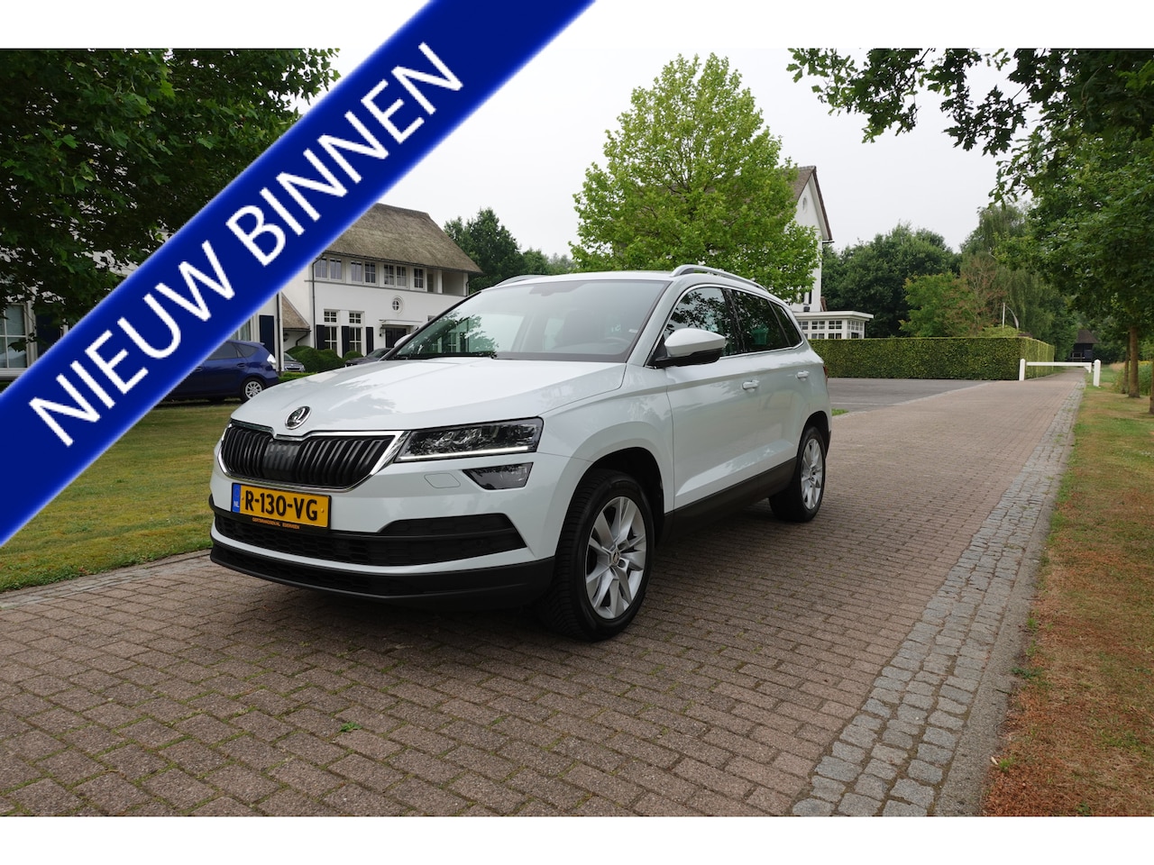 Skoda Karoq - 1.5 TSI ACT Business Edition Plus | LED | ACC | Camera | Trekhaak | CarPlay | Stoelverwarm - AutoWereld.nl