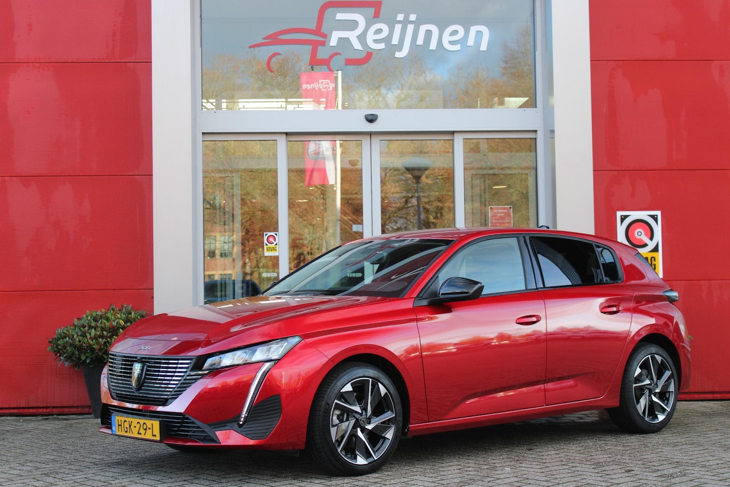 Peugeot 308 - 1.2 Hybrid 145PK AUTOMAAT ALLURE | AGR STOEL | STOEL EN STUUR VEWARMING | KEYLESS ENTRY/ST - AutoWereld.nl
