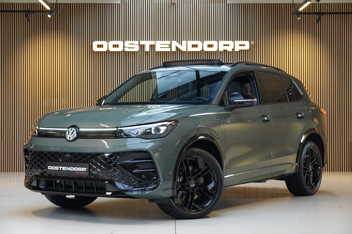 Volkswagen Tiguan - 1.5/272pk eHybrid R-Line Blackstyle VOL!|2026|Panoramadak|Trekhaak|Leer+Verwarming+Ventila - AutoWereld.nl