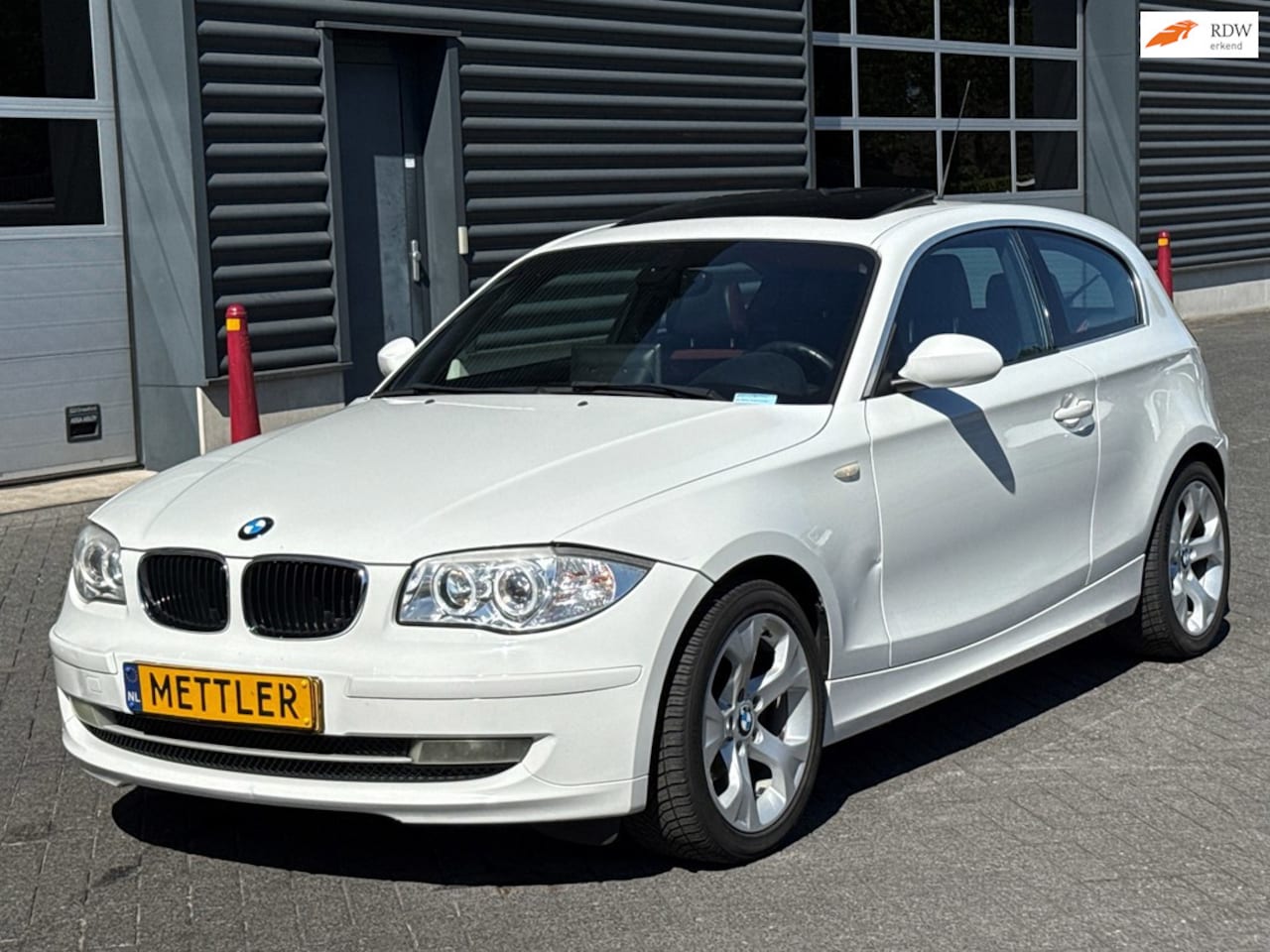 BMW 1-serie - 118i Business Line 118i Business Line, Apple carplay, Panoramadak, Cruise control - AutoWereld.nl