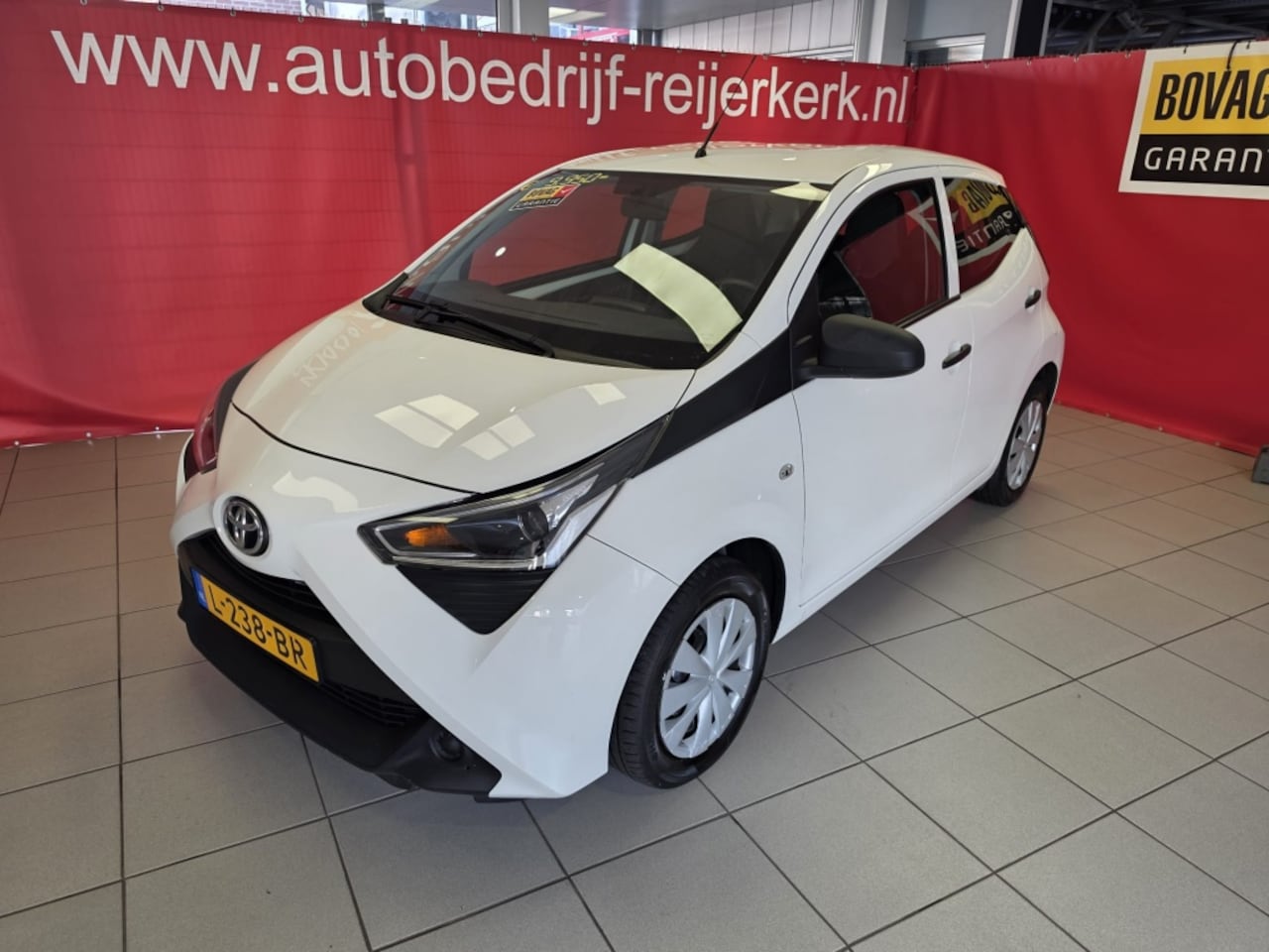 Toyota Aygo - 1.0 VVT-i x-fun 1.0 VVT-i x-fun, Airco, 12 Maanden Bovag garantie - AutoWereld.nl