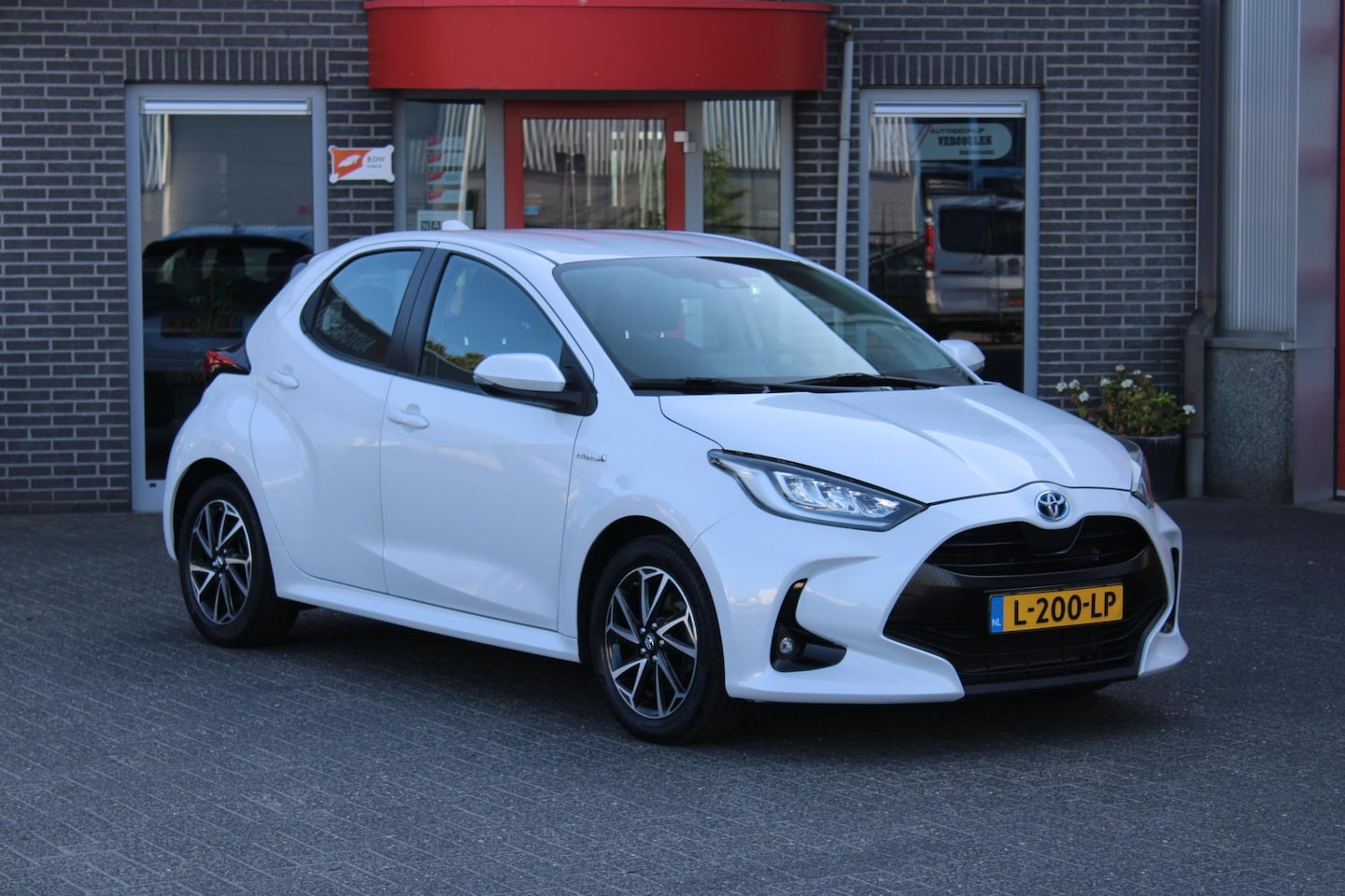 Toyota Yaris - 1.5 Hybrid Dynamic Parelmoer/Led/Adaptive Cruise - AutoWereld.nl