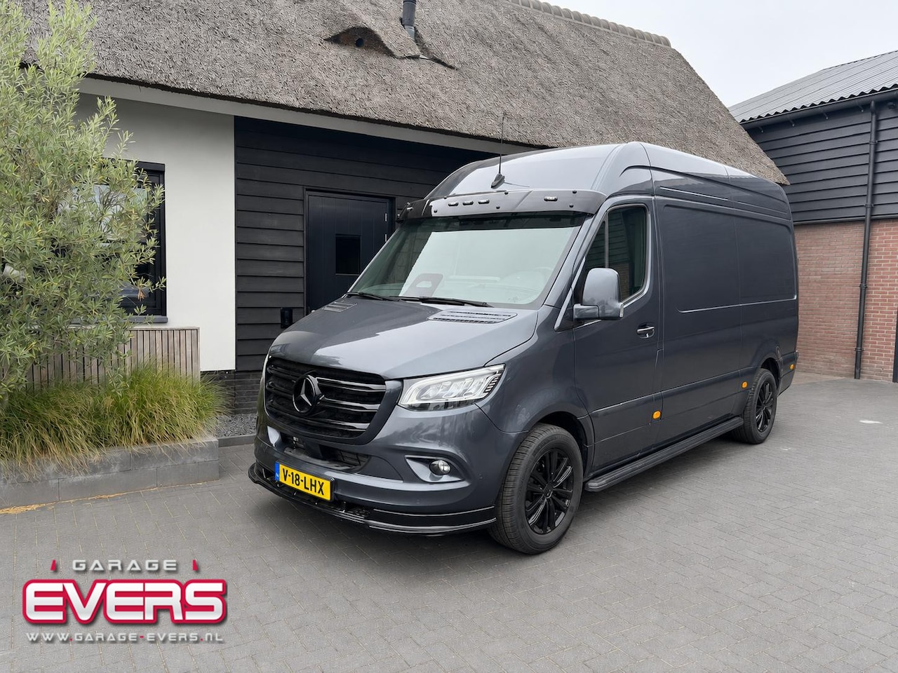 Mercedes-Benz Sprinter - 319 L2H2 Pro | 3500kg trek | Soft close | ACC | LED | Stoelverwarming | PDC | - AutoWereld.nl