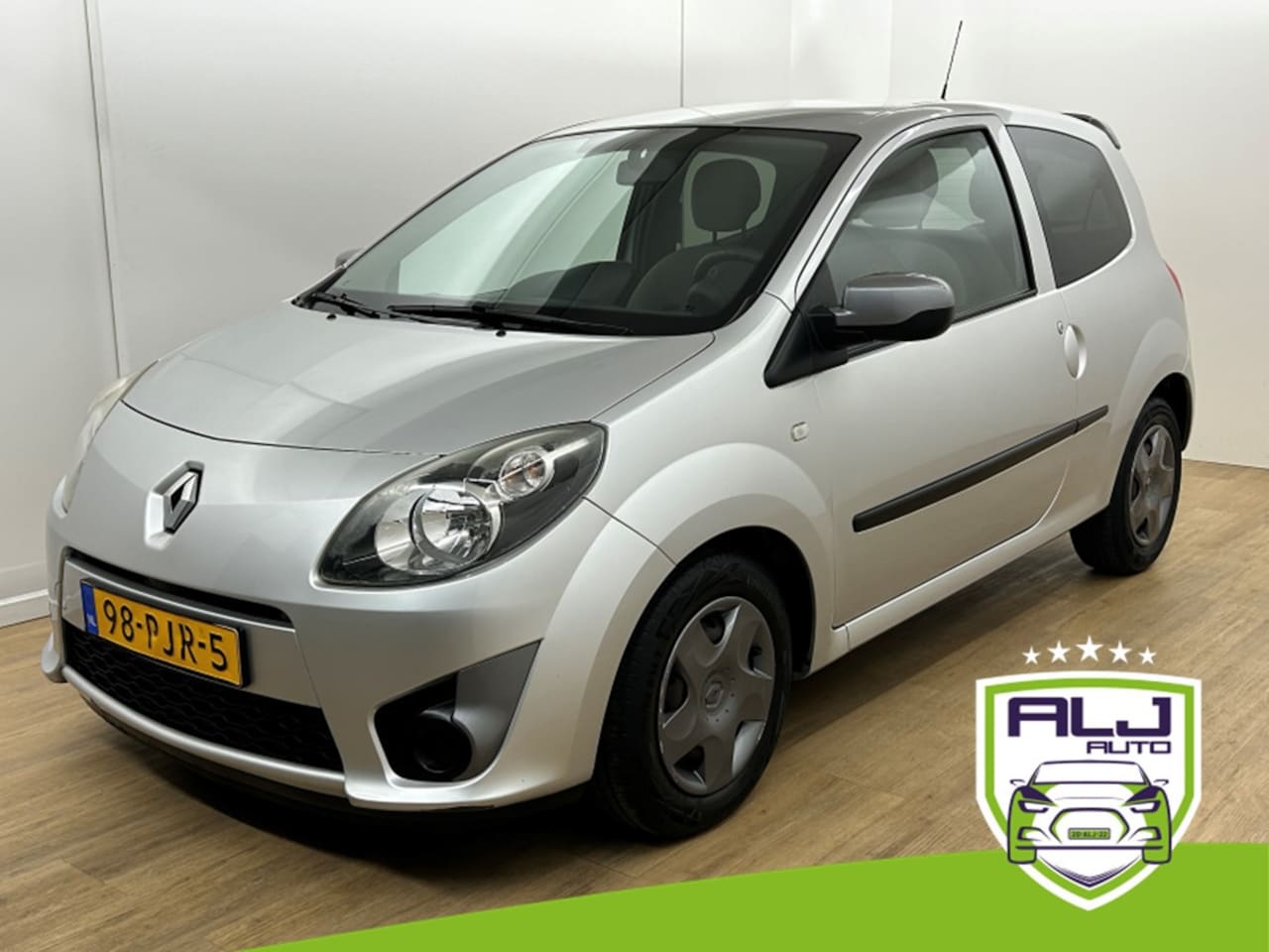 Renault Twingo - Occasion 1.2-16V Collection | Grijs | Tweedehands Renault Twingo | Airco | Aux audio - AutoWereld.nl