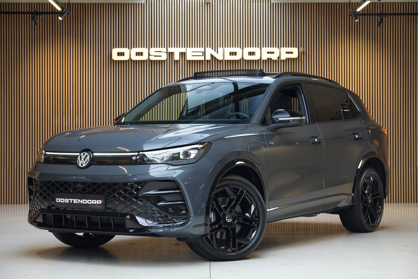 Volkswagen Tiguan - 1.5/272pk eHybrid R-Line Blackstyle VOL!|2026|Panoramadak|Trekhaak|Leer+Verwarming+Ventila - AutoWereld.nl