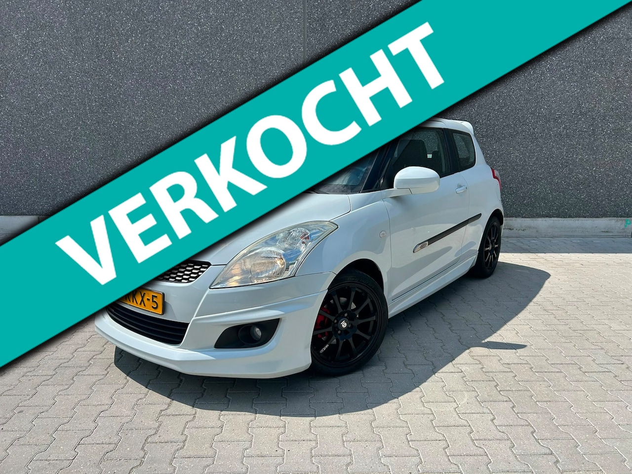 Suzuki Swift - 1.2 Exclusive EASSS | NAVI | BLUETOOTH | LEDER | STOELVERW | CC | APK T/M 29-4-2027 | COMP - AutoWereld.nl