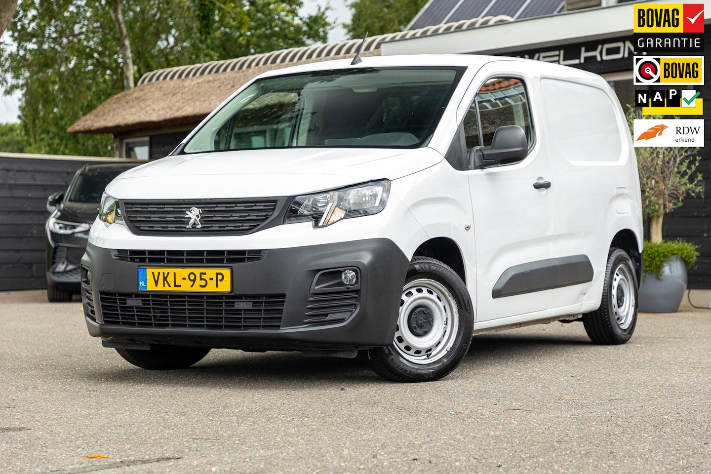 Peugeot Partner - 1.2 PureTech Premium Airco I Parkeersensoren I Cruise control I Navigatie I Benzine I Andr - AutoWereld.nl