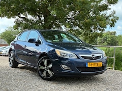Opel Astra - 1.6 Selection | 5-Deurs + Airco nu € 3.975,