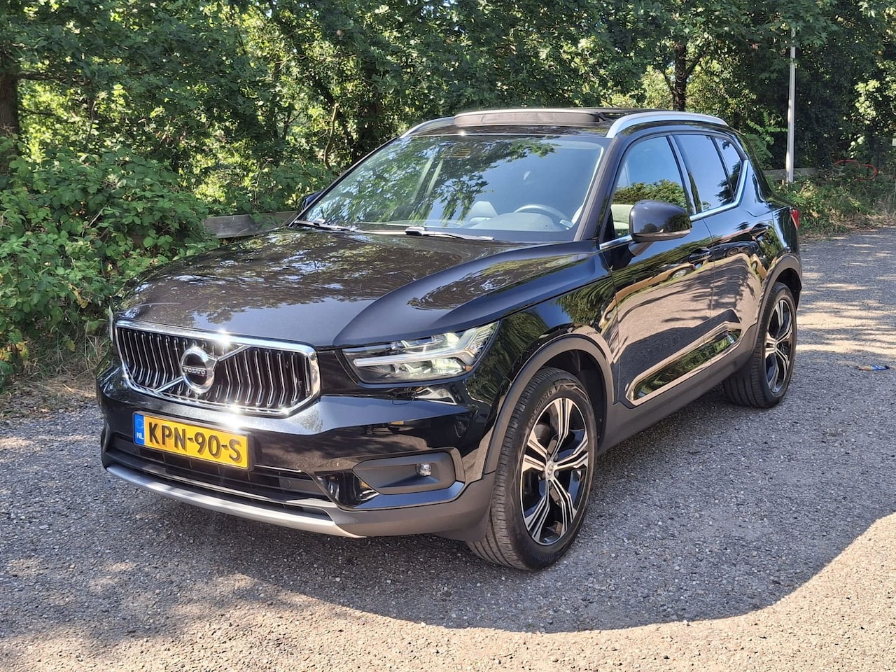 Volvo XC40 - 2.0 T4 R-Design Inscription, Pano/BTW/Trekhaak/Navi/Memory - AutoWereld.nl