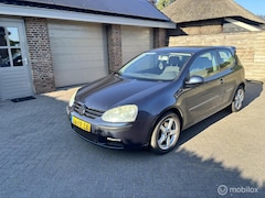 Volkswagen Golf - 1.6 FSI Sportline