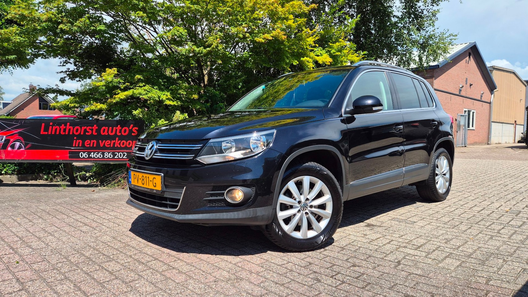 Volkswagen Tiguan - 2.0 TDI Track&Field 4Motion 2012 - AutoWereld.nl