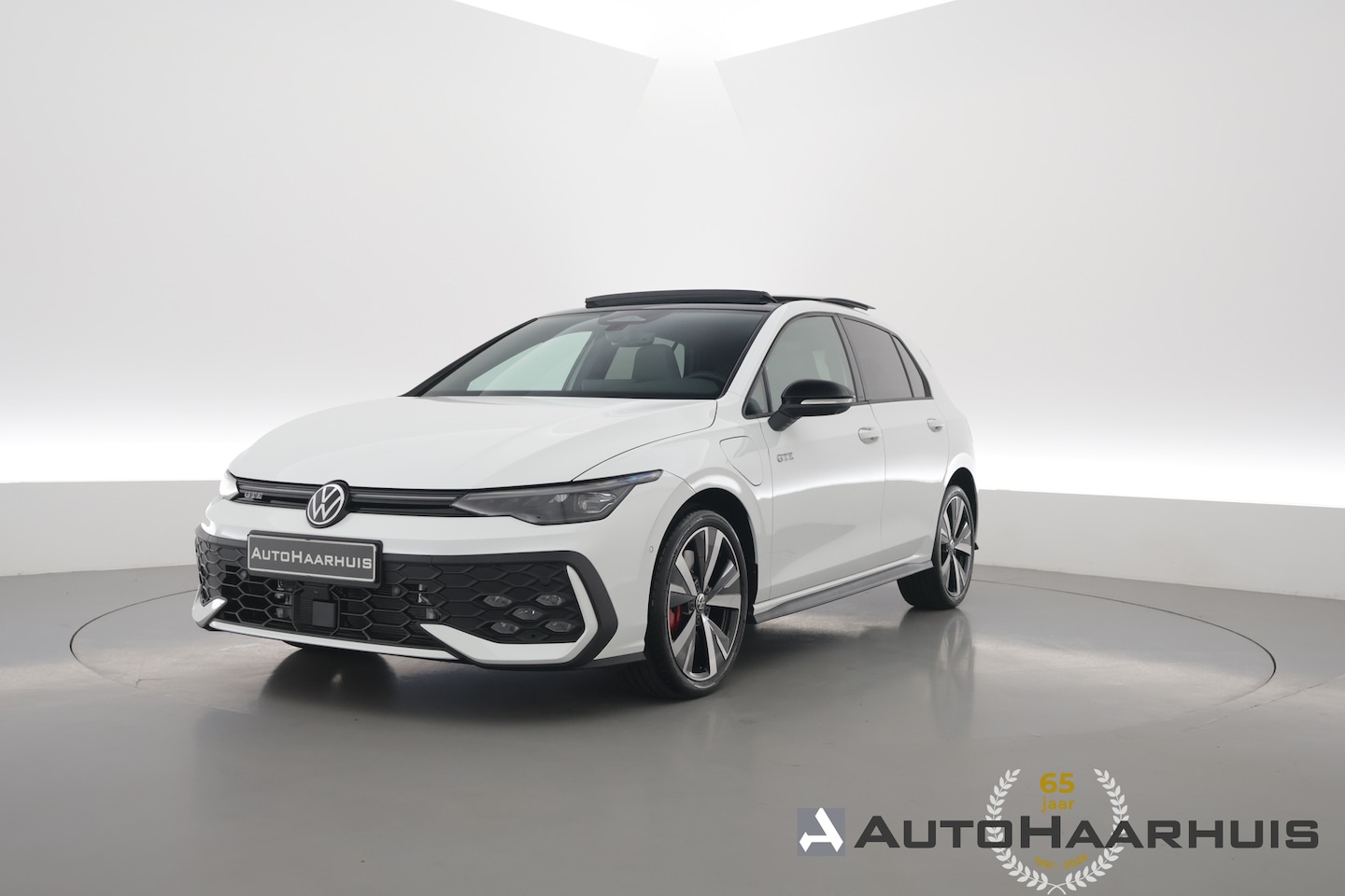 Volkswagen Golf - 1.5 eHybrid GTE 272pk | Pano | Stoelventi. | Leder | Memory | IQ. Light | 360cam | 18'' | - AutoWereld.nl