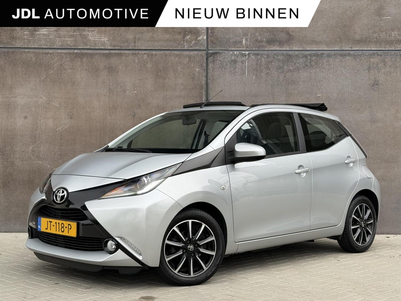 Toyota Aygo - 1.0 VVT-i x-wave | Cabrio dak | Camera | Cruise control | Lichtmetaal | Airco | Dealer ond - AutoWereld.nl