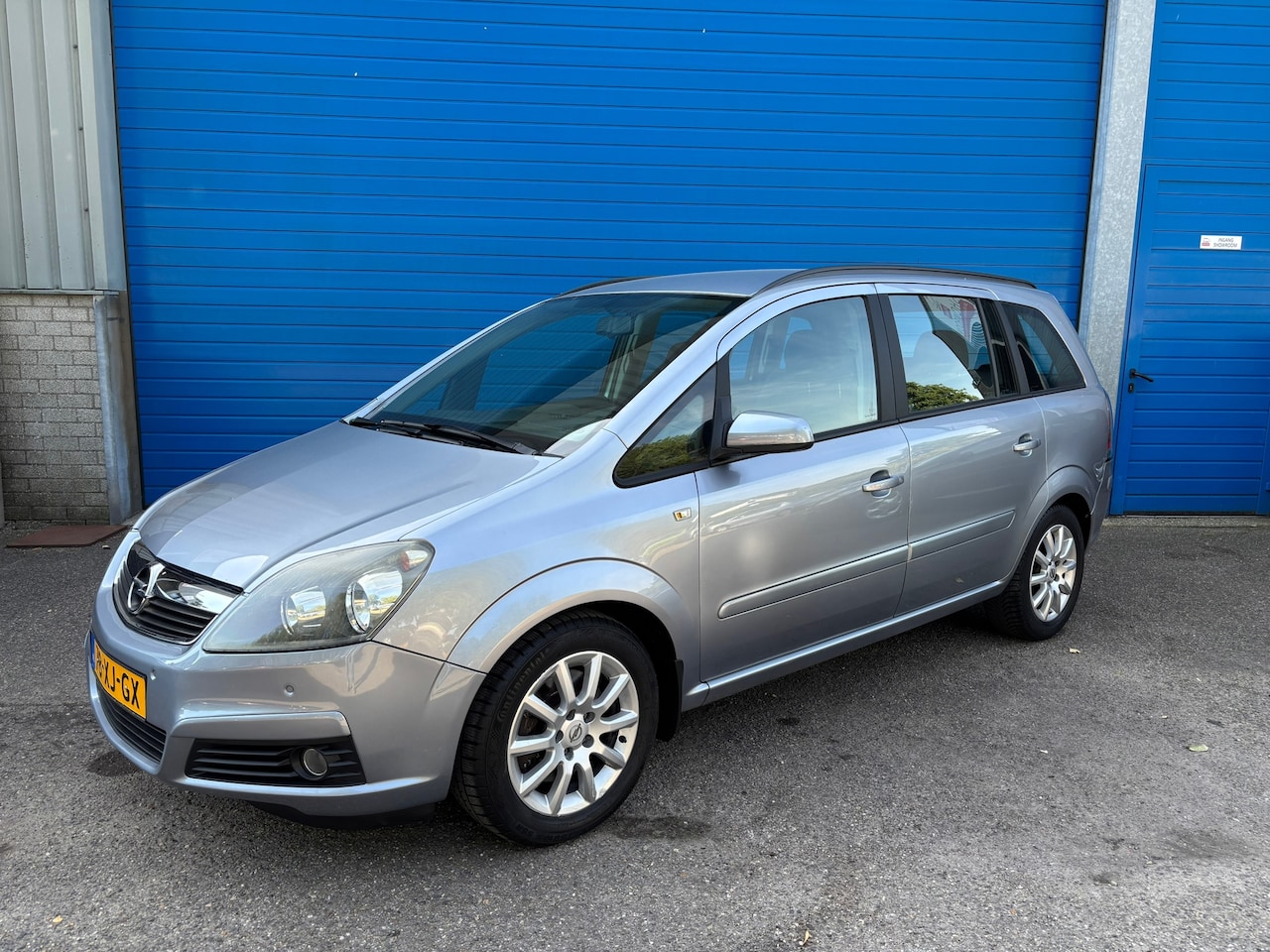 Opel Zafira - 2.2 Temptation. Airco , 7 persoons , parkeersensoren ! - AutoWereld.nl